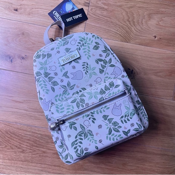Hot Topic Totoro Leaf Print Backpack - Picture 1 of 5